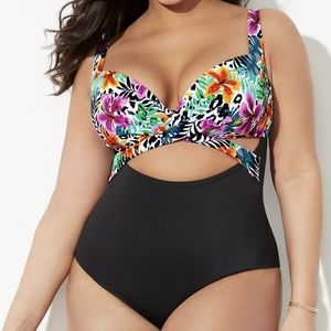 Swimsuits for All Cut Out Underwire One Piece Swimsuit NWT